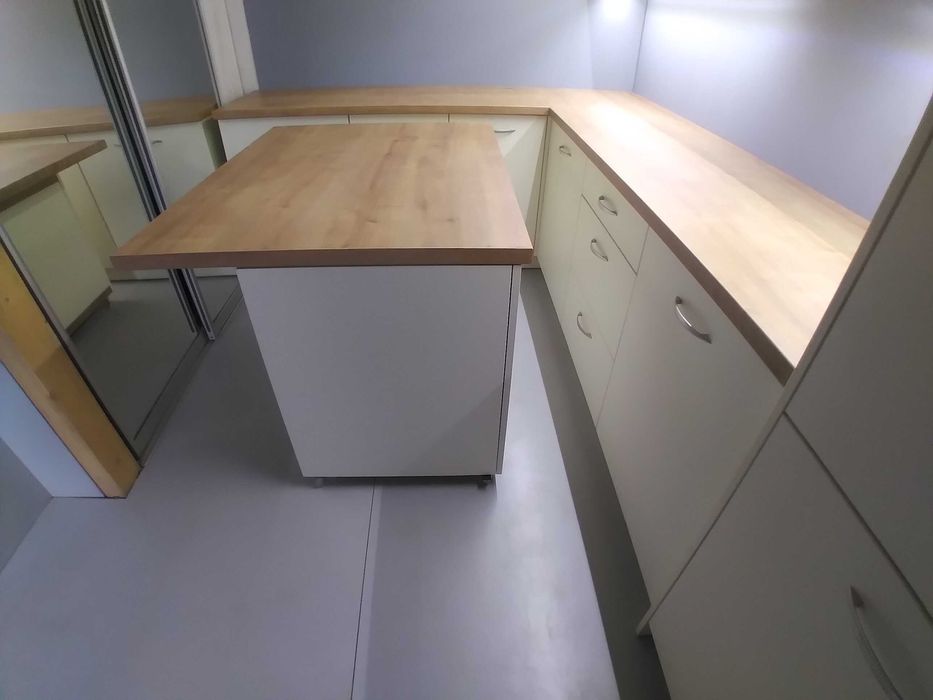 Wyspa kuchenna na kółkach