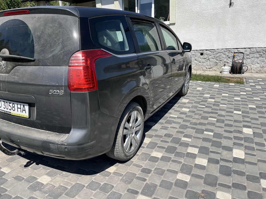 Peugeot 5008 1.6 дизель 2012 рік