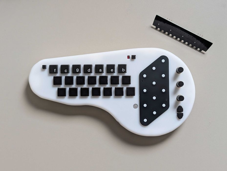 Minichord - przenośny syntezator (Hit!) - Jak nowy!