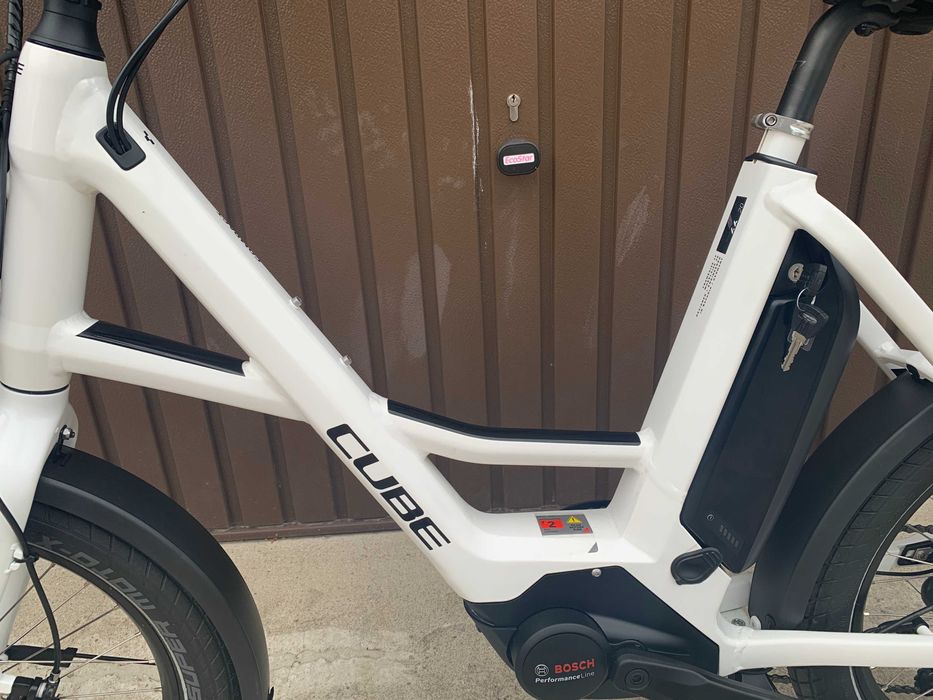 Rower elektryczny CUBE Compact