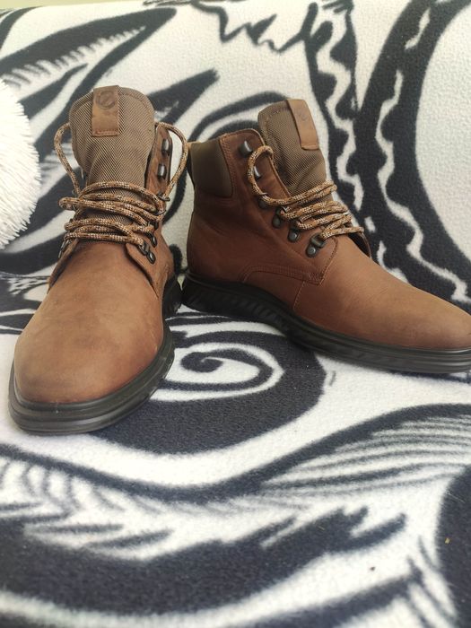 ботинки ecco BYWEY TRED Gore-Tex чорні та ecco st.1 hybrid lite коричн