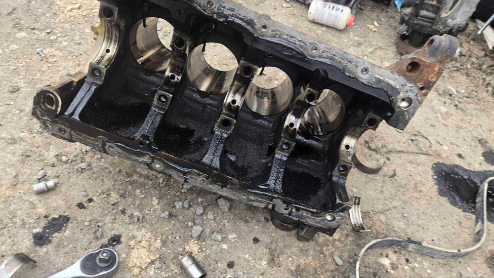 Блок двигателя мотора двигуна Mazda  3 6 CX7 R2AA 2.2 2008-2012