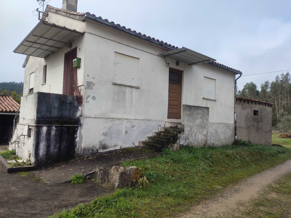 Moradia Isolada para Recuperar com Terreno