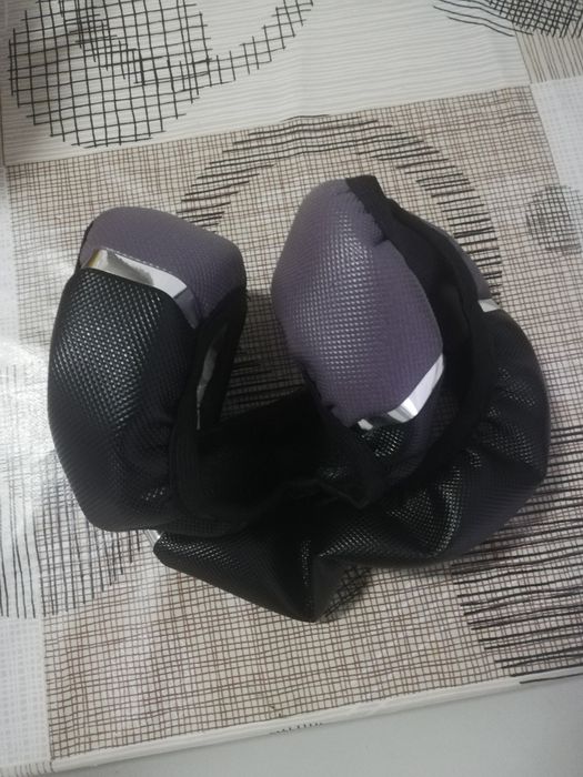 Steering wheel cover, like new64584346165635120