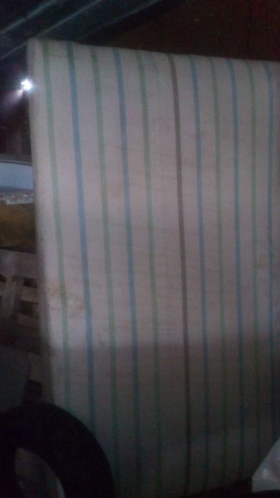 Столик у вітальню б/у, Матрас пружинн б/у, компактна телєжка кравчучка