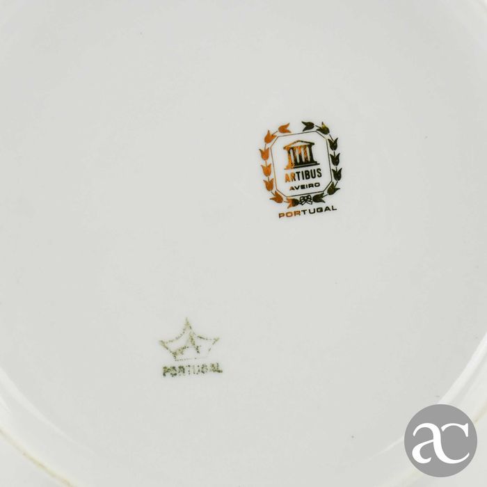Conjunto de 2 pratos paisagem e frisos em ouro porcelana Artibus