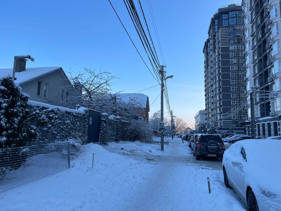 Будинок з ремонтом  на ділянці 18 соток в центральній частині Бучі