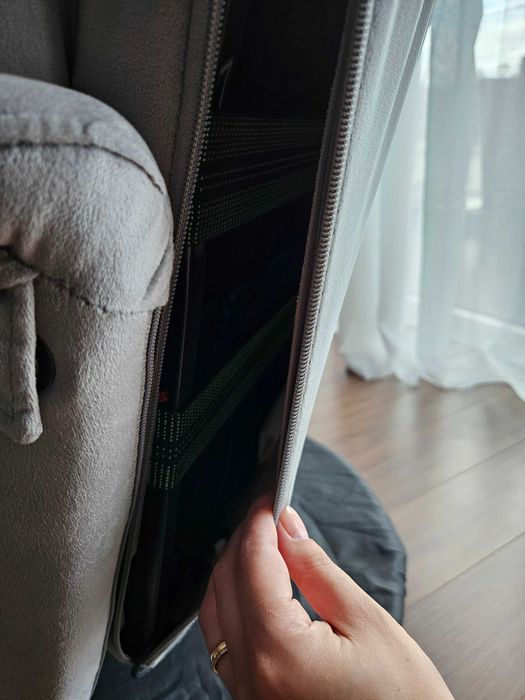 Cadeirão cinza com banco elevatório manual e sistema de massagens