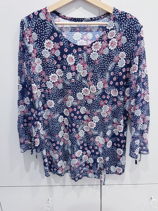 Damska kwiecista bluzeczka w dużym rozmiarze