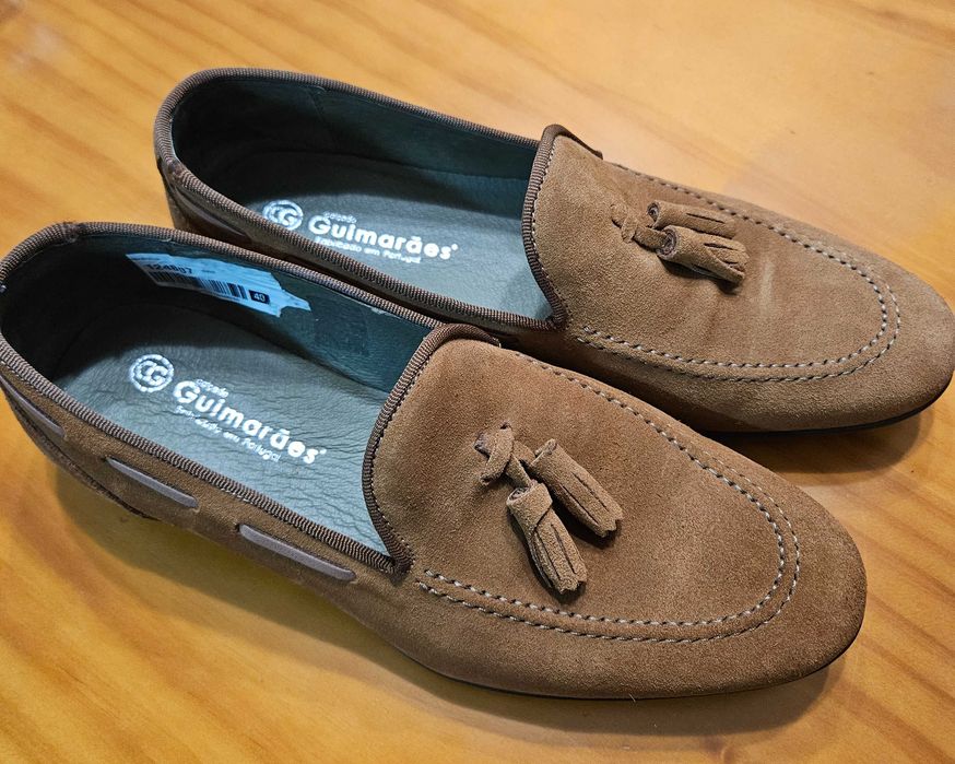 Sapatos de camurça número 40 , usados apenas uma vez , estado novo