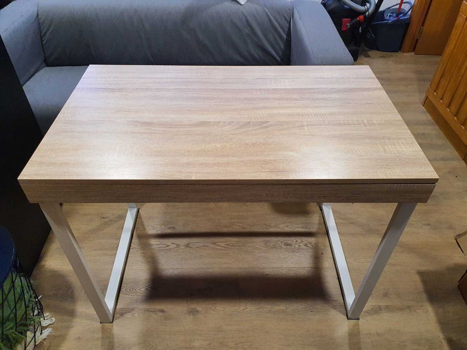 Secretária 100x60cm, extensível cor de carvalho.