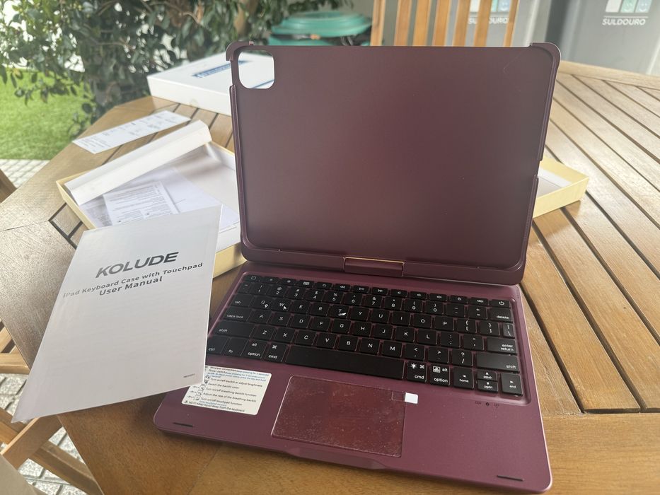 Capa com Teclado e Touchpad KOLUDE para iPad (Rotativa 360° / Nova)