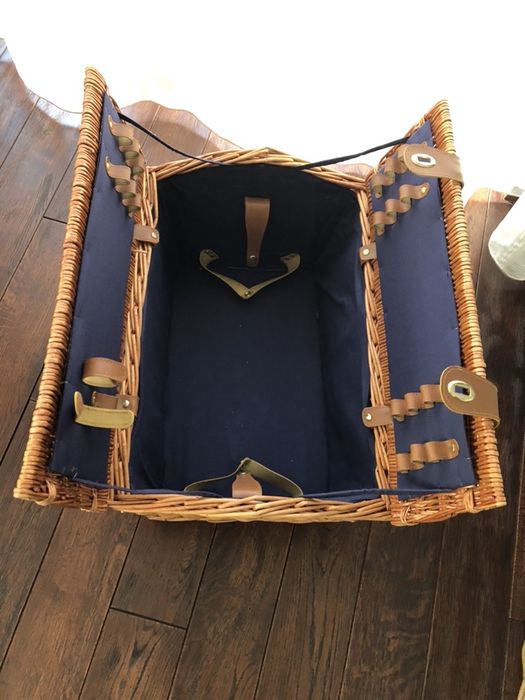 Duży kosz piknikowy z rączkami