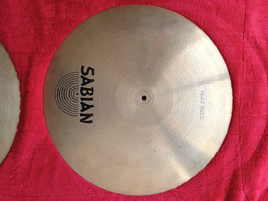 Aos músicos de bom gosto. Pratos  Sabian  Jazz Flat  20  polegadas