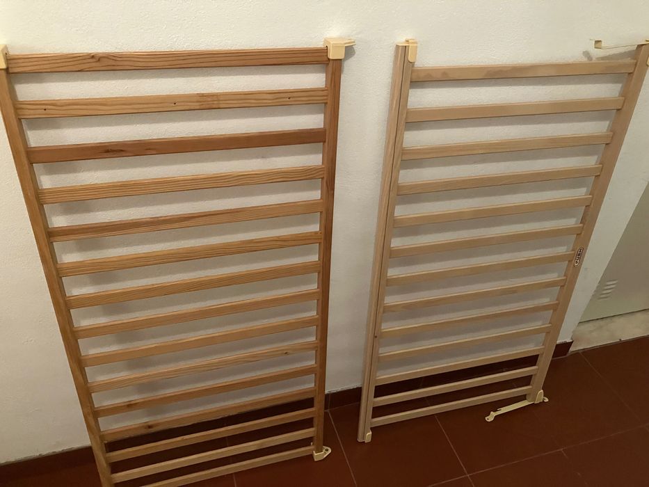 Cama de bebé em madeira