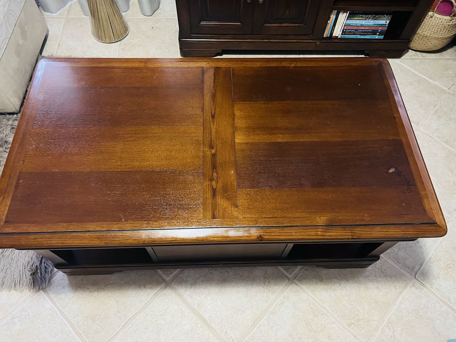 Mesa de centro em cerejeira