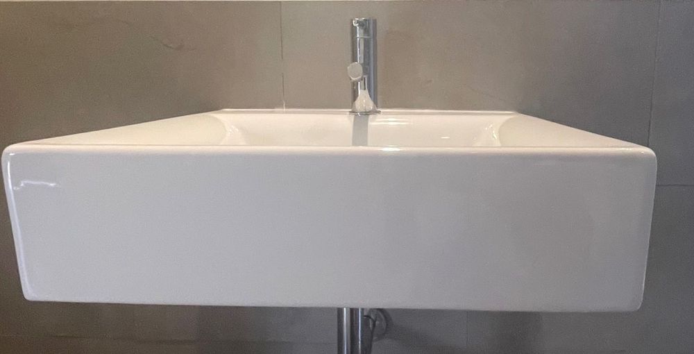 Lavatorio branco Bellavista com torneira