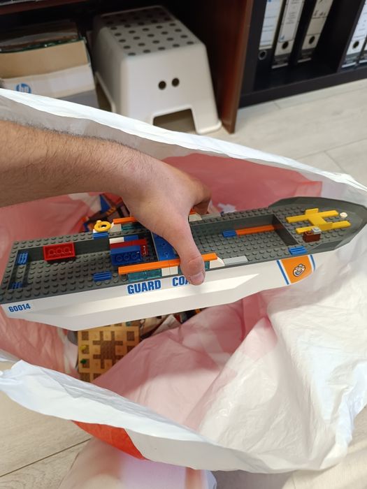 Lote LEGO 3.2kg - Barco Guarda Costeira + Jurassic Park + Star Wars