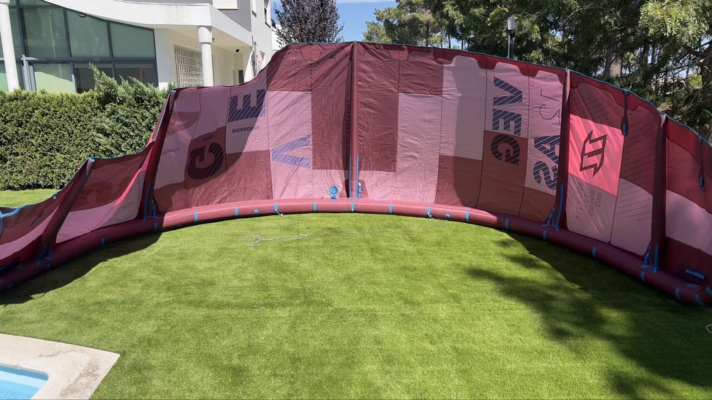 2 kites Duotone Vegas 10 North vegas 12