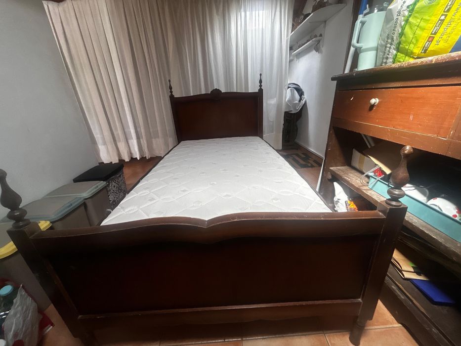 Cama e Colchão de solteiro