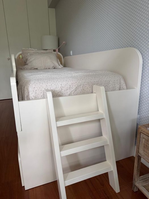 Cama dupla 90x200cm com gavetão em madeira lacada