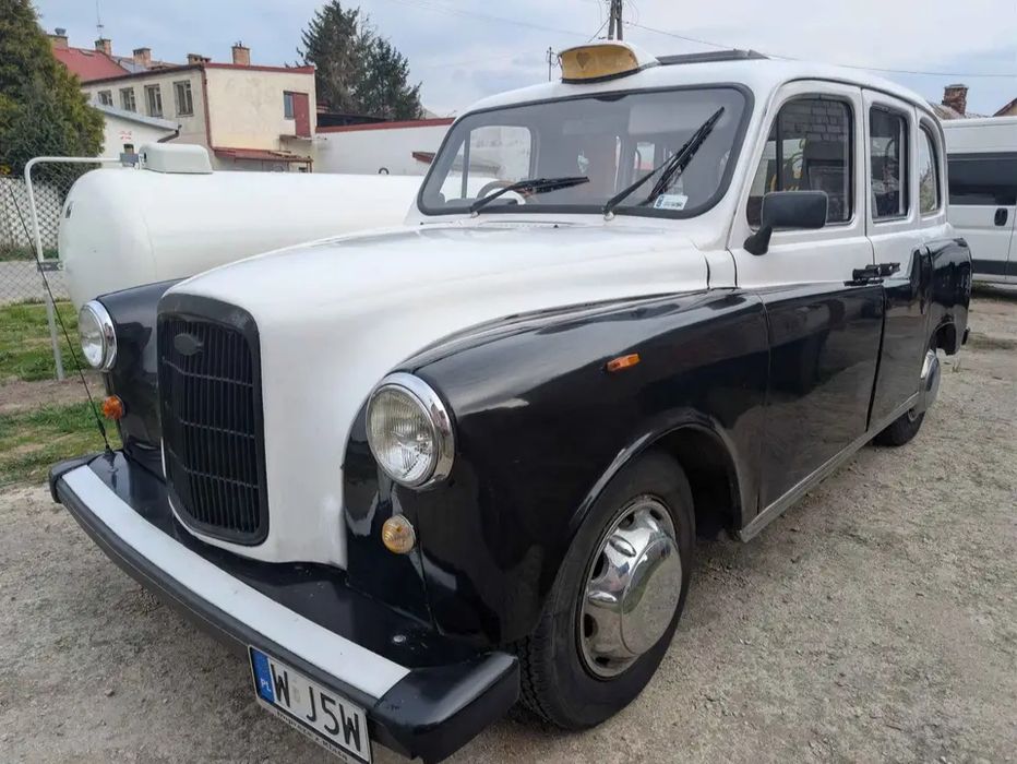 Carbodies London taxi  /pl rej 1996