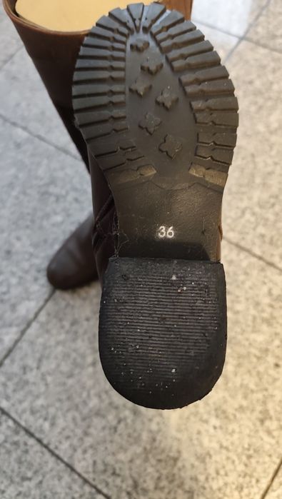 Botas cano alto castanhas camurça e pele