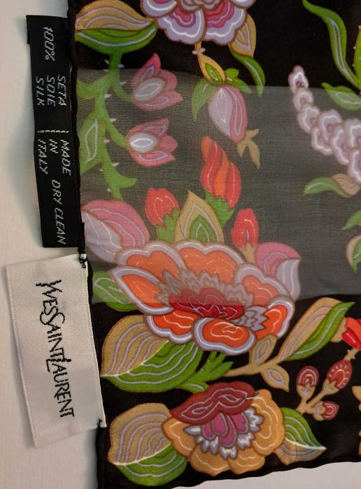 Yves Saint Laurent - Lenço de Seda Vintage