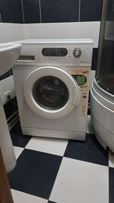 Пральна машинка на 4.5кг