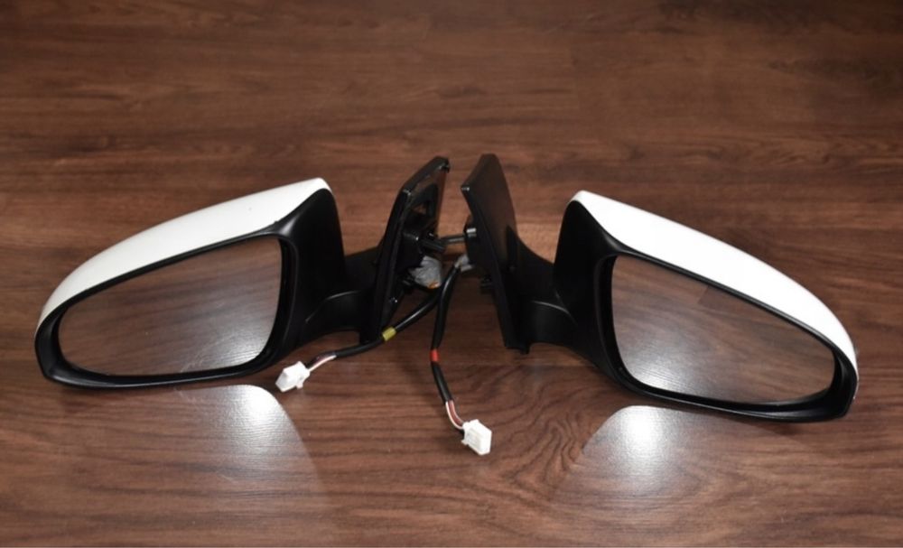 Зеркало Toyota Corolla