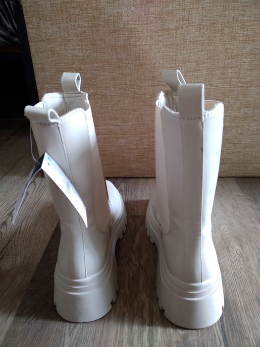 Челсі білі , чобітки жіночі,  чоботи