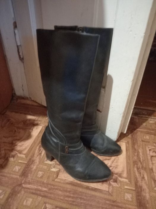 Продаю сапоги черные