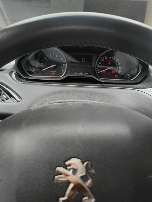 Peugeot 208 1.2 signature
