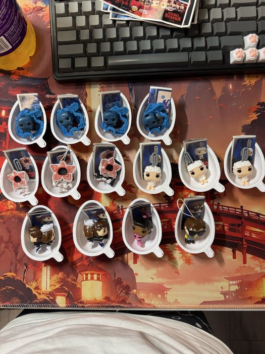 Кіндер дивні дива, фігурки, Киндер очень странные дела, осд фигурки