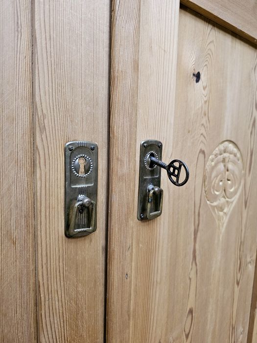 Secesyjna bieliźniarka / szafa/komoda – fazowane szyb