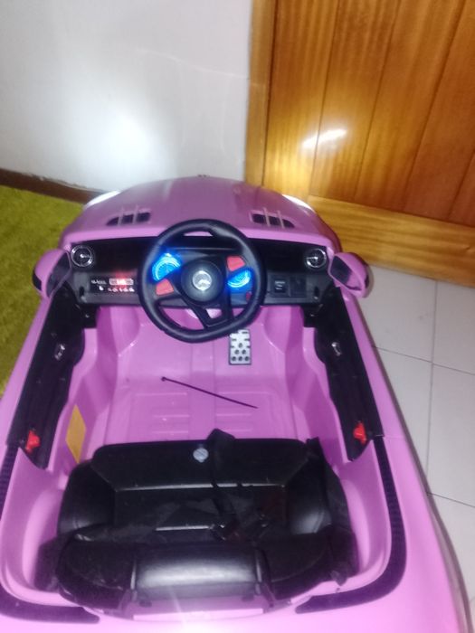 Carro eléctrico de criança em muito bom estado da marca Mercedes SL400