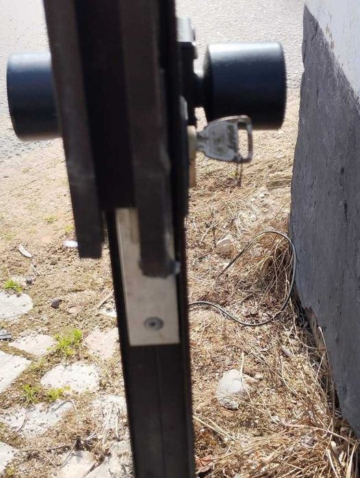 Porta em Alumínio Castanho