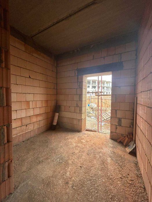 СВОЙ кирпичный таунхаус с участком возле моря