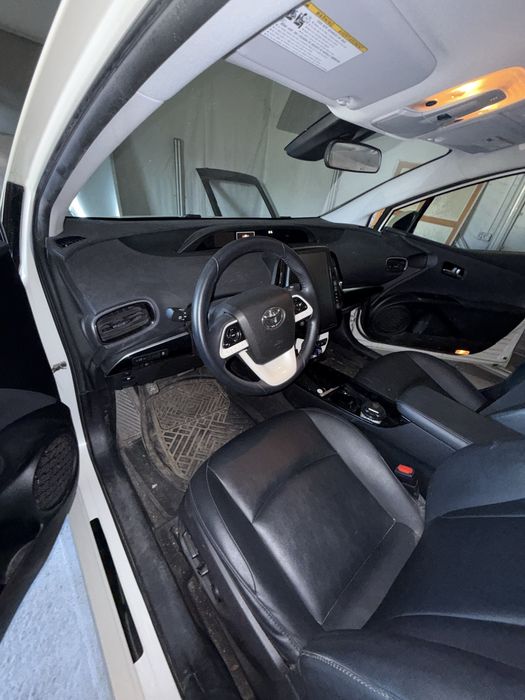 TOYOTA PRIUS 2017