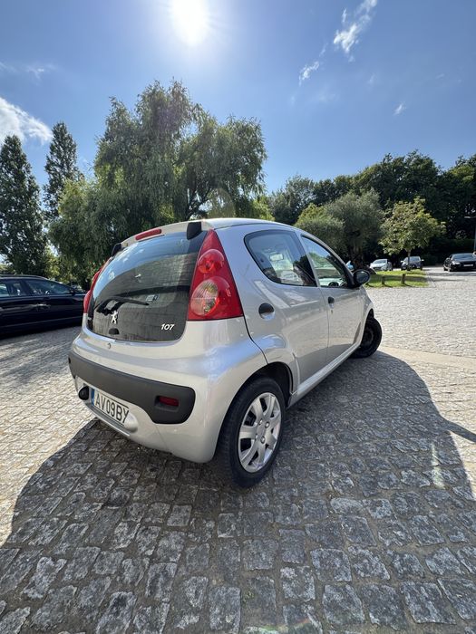 Peugeot 107 1.0 — 5 portas, económico e ideal para cidade
