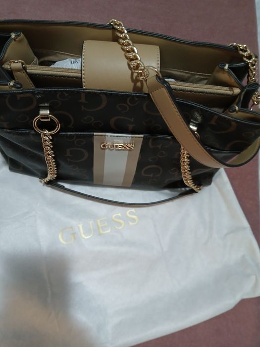 Carteira de senhora Guess.
