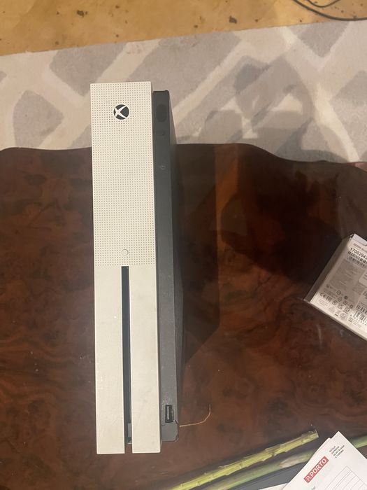 Xbox One S (2016) – 1TB – Sem comandos