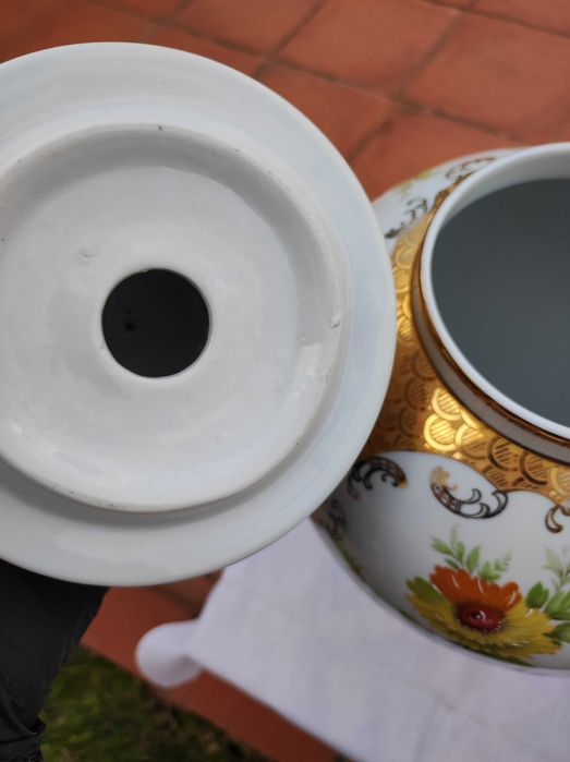 Pote com tampa em porcelana Artibus Portugal
