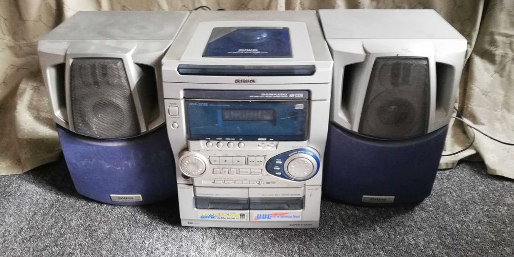 Wieża Aiwa nsx-sz22 uszkodzona.