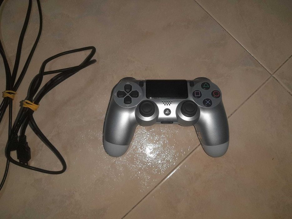 PS4 PRO de 1 TB edição Kingdom Hearts + Comando original Sony + 6 jogo