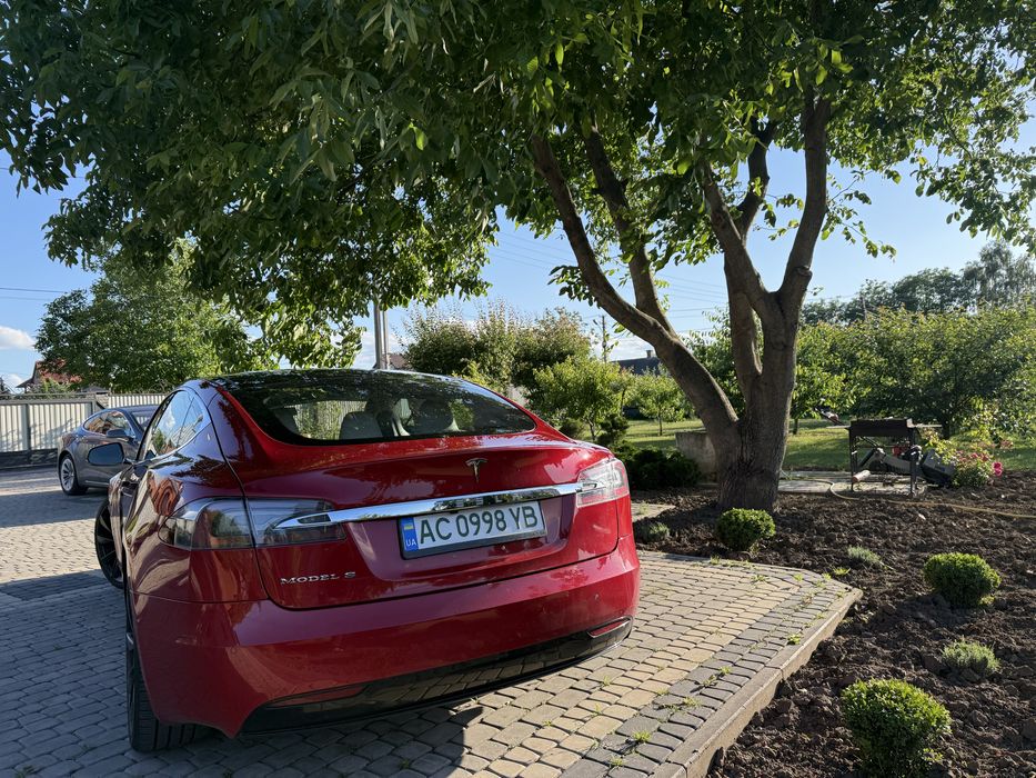 Tesla Model S 2016