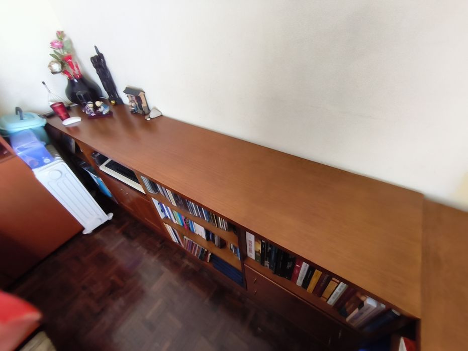 Móvel Aparador/Biblioteca em madeira maciça