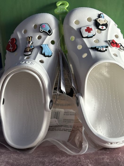 Chodaki Crocs biale z ozdobami dla Pielęgniarek 37/38, 36/37