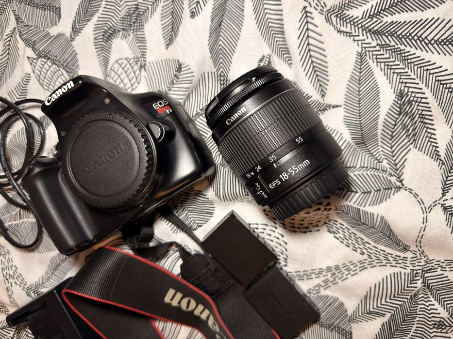 Canon EOS Rebel T3 + EFS 18-55mm