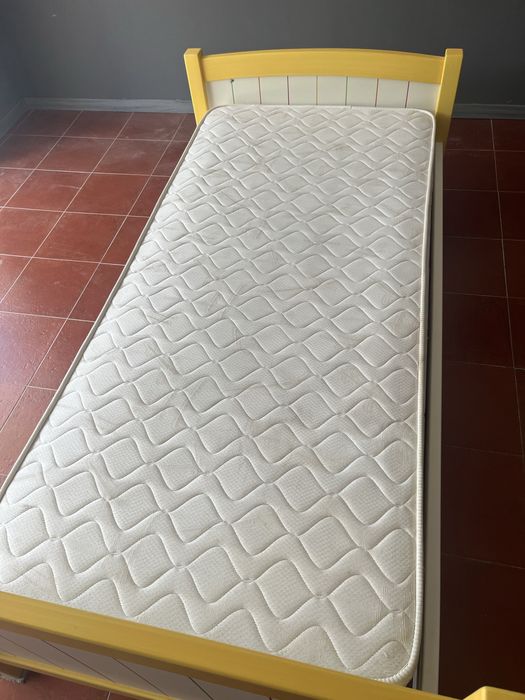 Cama de menina em muito bom estado